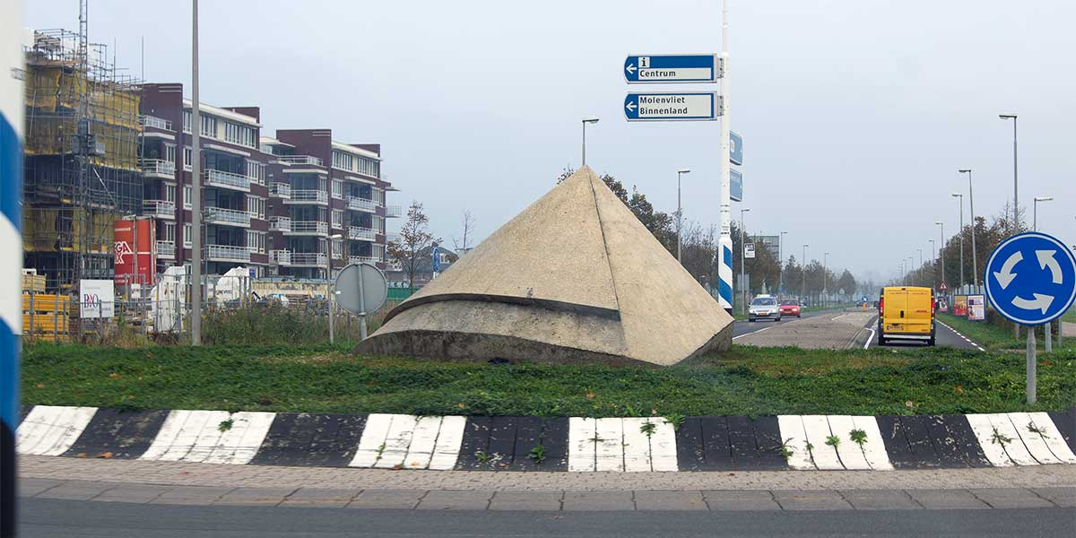 Vortical, ferrocement sculpture on roundabout in Barendrecht