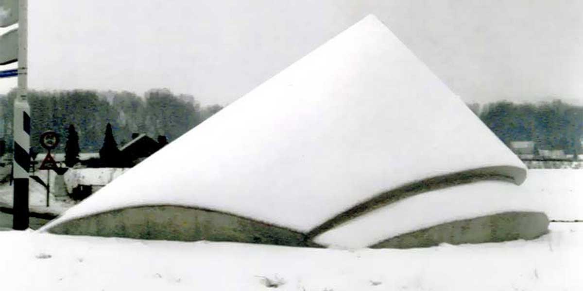 Snow layered ferrocement sculpture on roundabout in Barendrecht