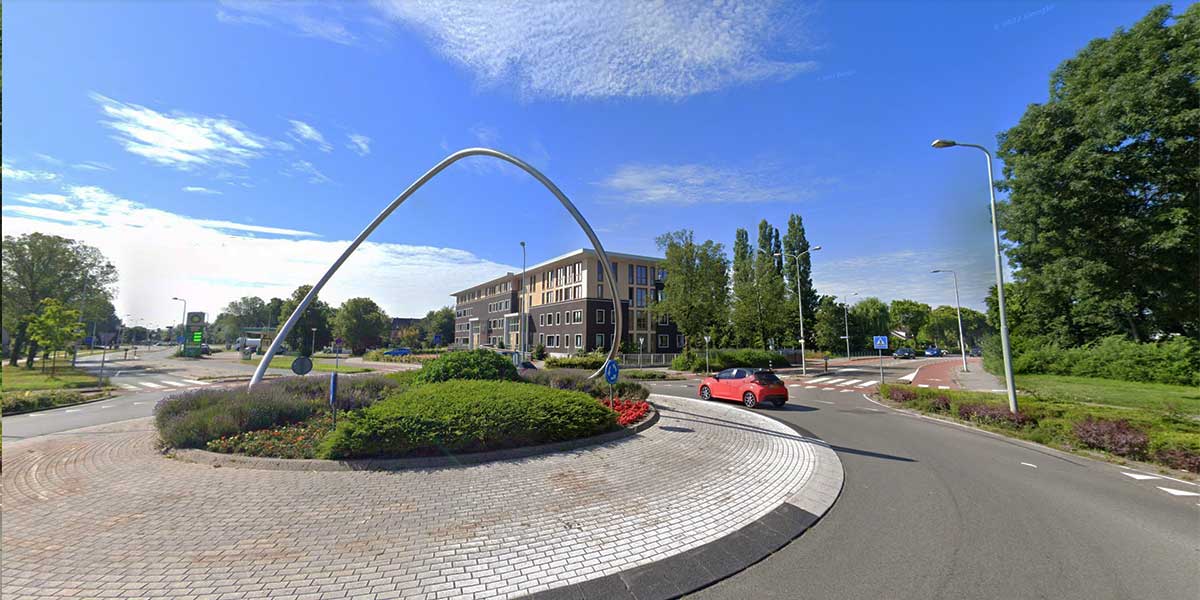 Perceived along its axis, the leaning semicircles project together as an ellipse.